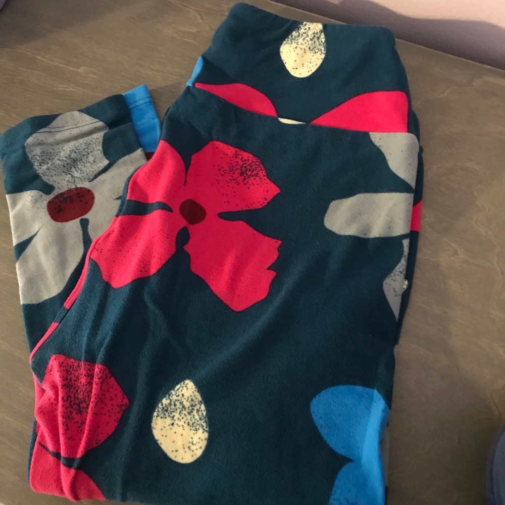 Lularoe OS dark teal and floral leggings.
